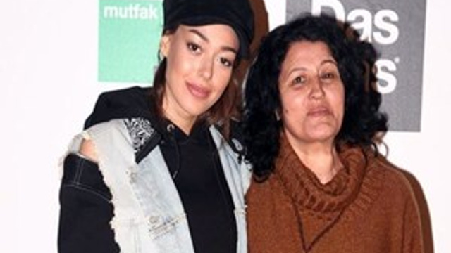 Dilan Çiçek Deniz annesine ev alacak