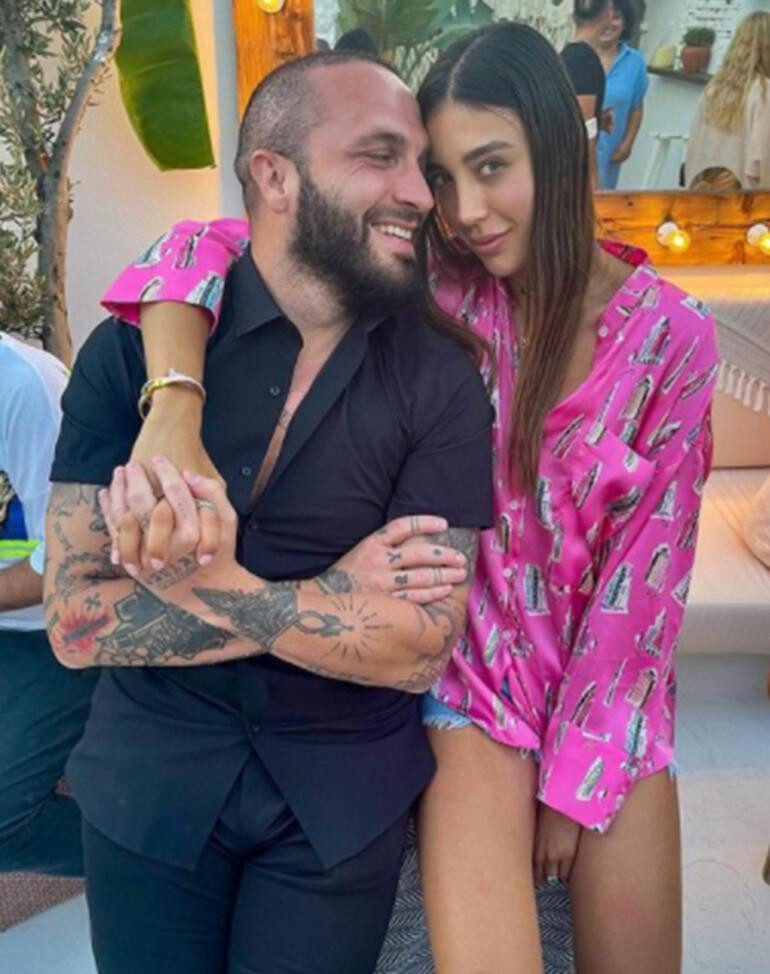 Berkay ve Özlem Ada Şahin soluğu Çeşme�de aldı