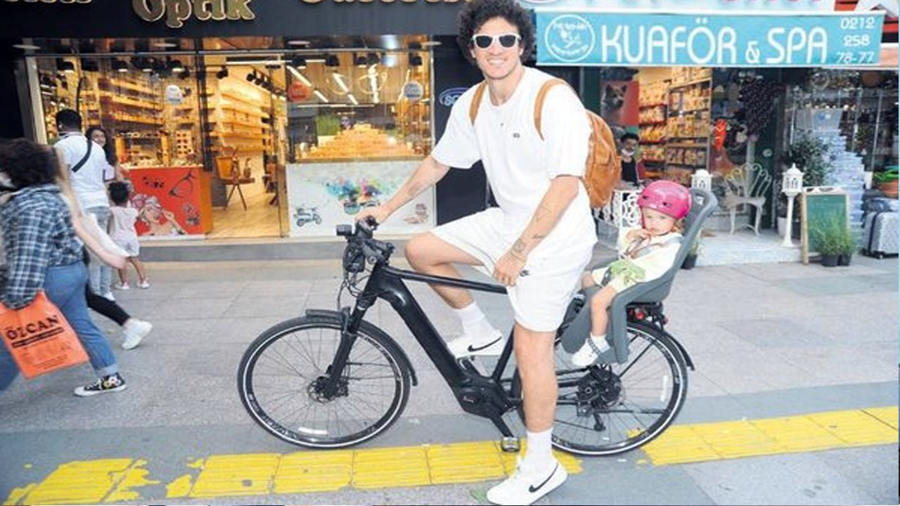 Caner Erdeniz ve sevimli kızının bisiklet keyfi