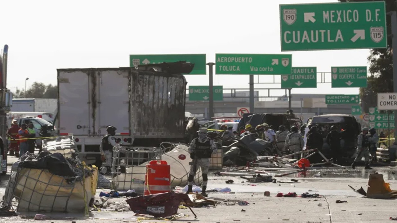 Feci trafik kazasında 19 kişi hayatını kaybetti