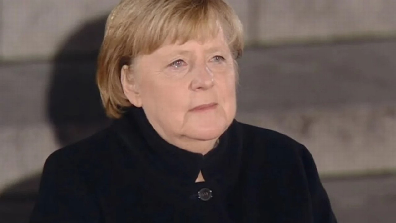 Angela Merkel veda turunda gözyaşlarına hakim olamadı