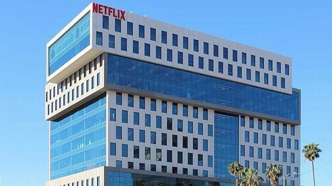 Netflix onlarca çalışanını işten çıkardı