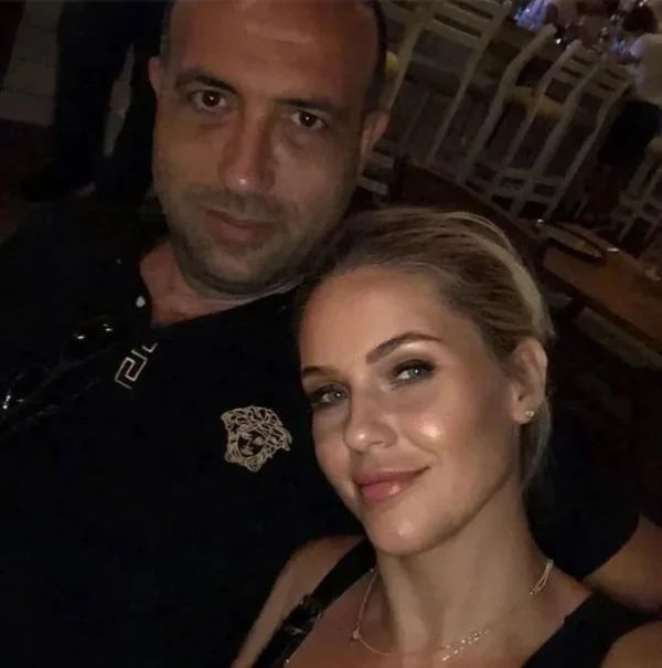 Emine Ün kız kardeşiyle mi aldatıldı?