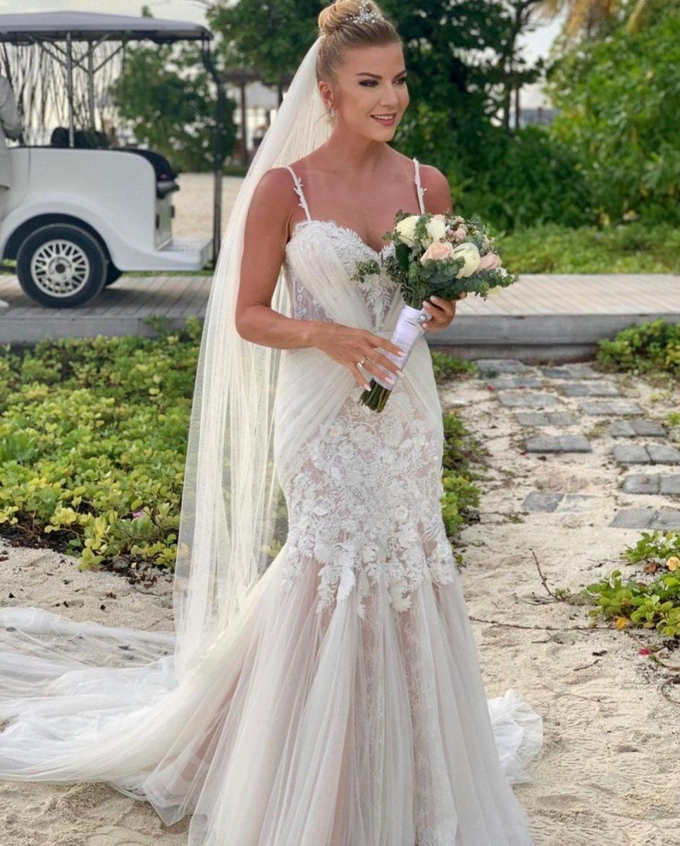 İvana Sert ve Sezer Dermenci yıldönümlerini böyle kutladı