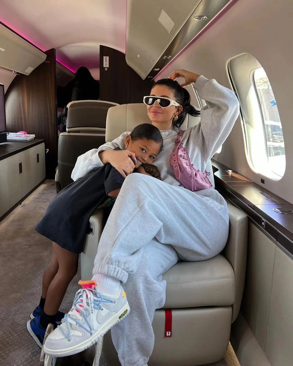 Kylie Jenner'ın özel jet paylaşımı annesini endişelendirdi