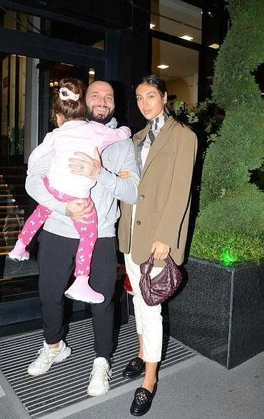 Özlem Ada Şahin replika çantalarla havasını atıyor