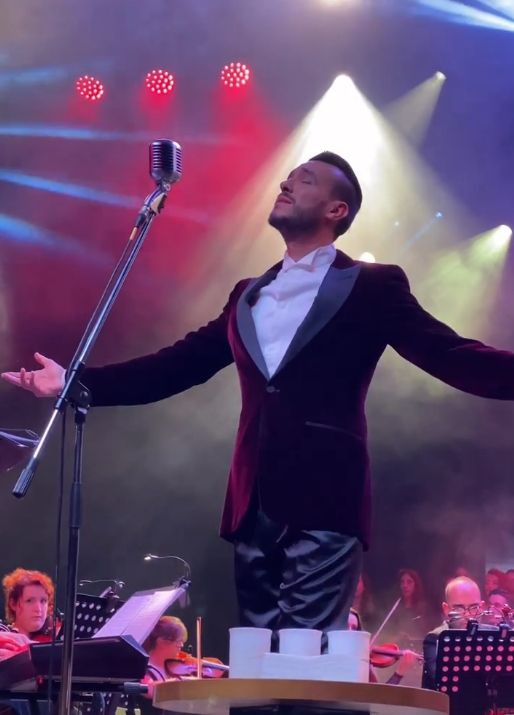 Harbiye'de Cem Adrian rüzgarı esti