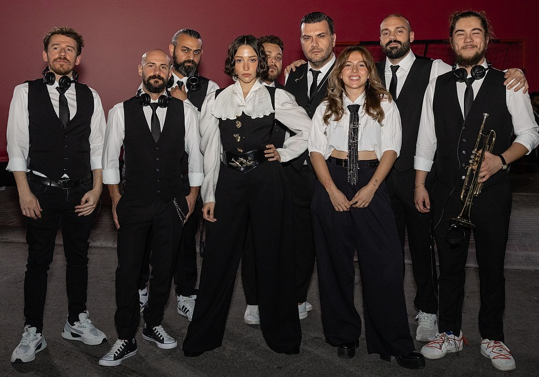 Zeynep Bastık Katar'da sahne aldı