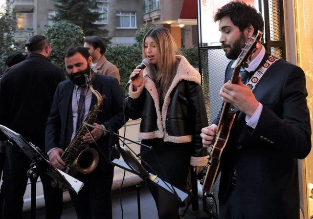 Ünlü simalar yılbaşı partisinde buluştu