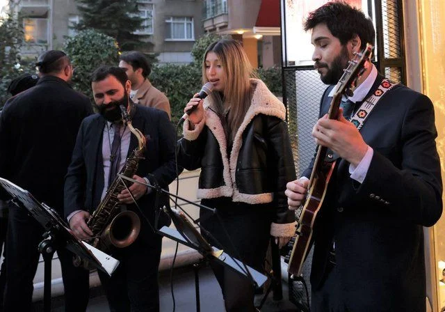 Ünlü simalar yılbaşı partisinde buluştu