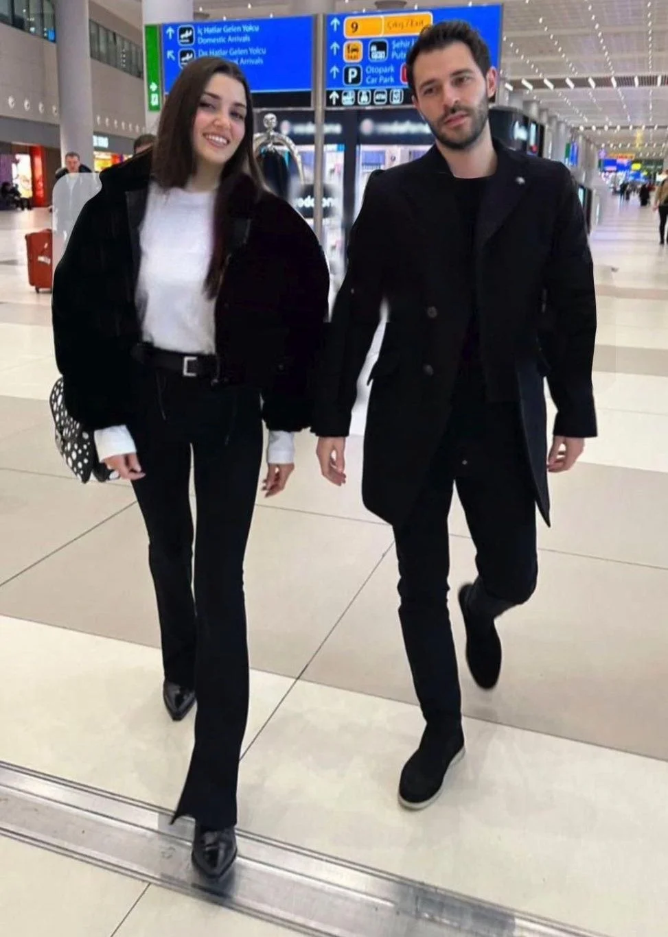 Hakan Sabancı - Hande Erçel aşkında Arzu Sabancı sahneye çıktı!