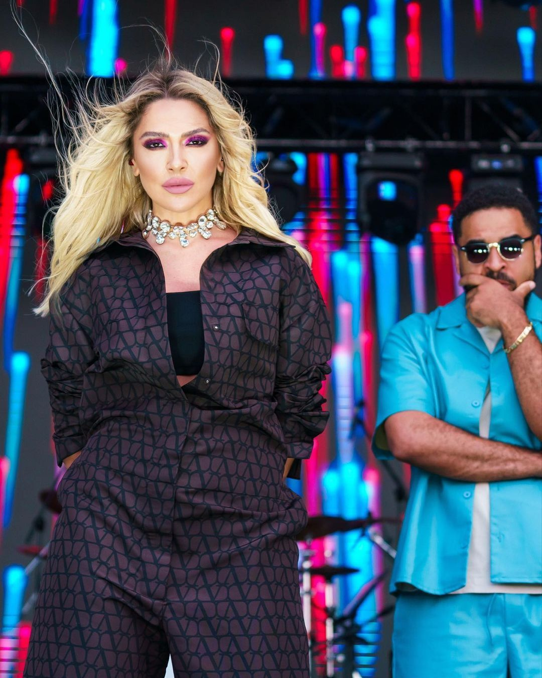 Hadise İstanbul konserinde coştu, coşturdu