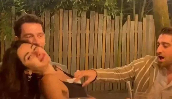 Nesrin Cavadzade'nin göğsüne para sıkıştıran Bora Akkaş eşinden özür diledi