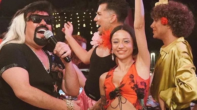 Zeynep Bastık tuvaletten çıkamıyor