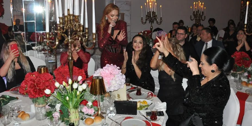 Pınar Eliçe Kars konserinde dinleyicilerini büyüledi