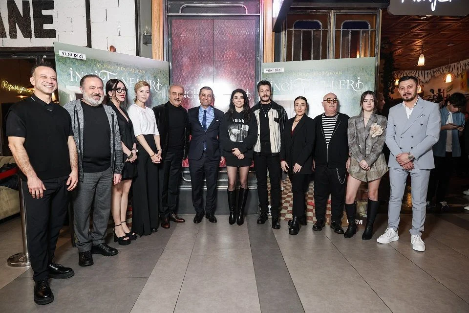 İnci Taneleri ekibi ilk bölümü birlikte izledi