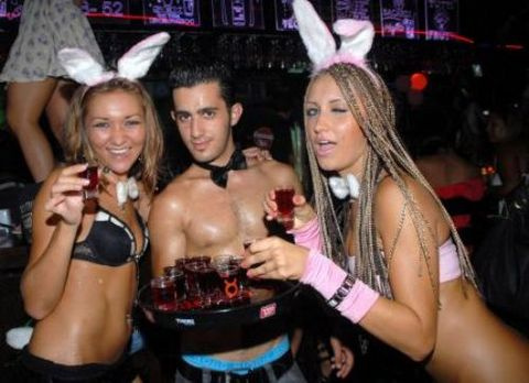 YÜREK HOPLATAN PLAYBOY GECESİ - Sayfa 3