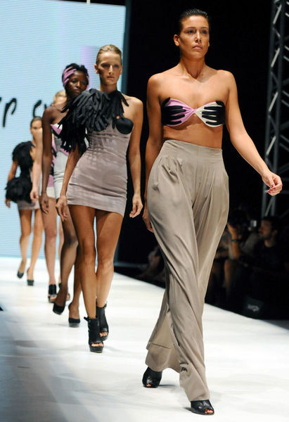 ISTANBUL FASHION WEEK- 2010 - Sayfa 3