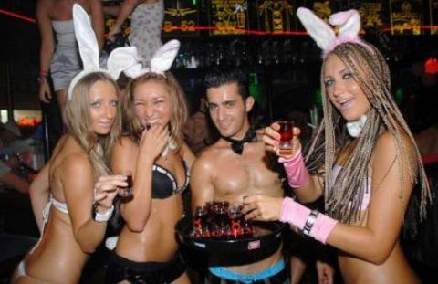YÜREK HOPLATAN PLAYBOY GECESİ - Sayfa 2