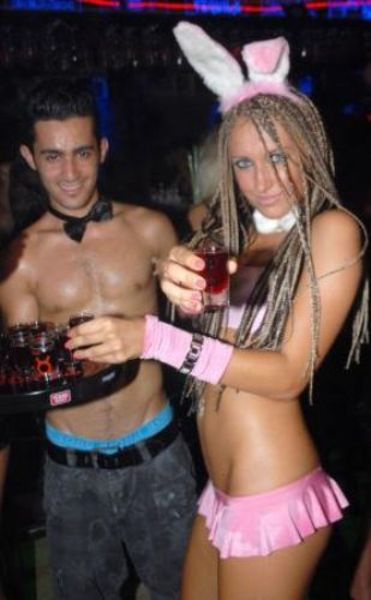 YÜREK HOPLATAN PLAYBOY GECESİ - Sayfa 4